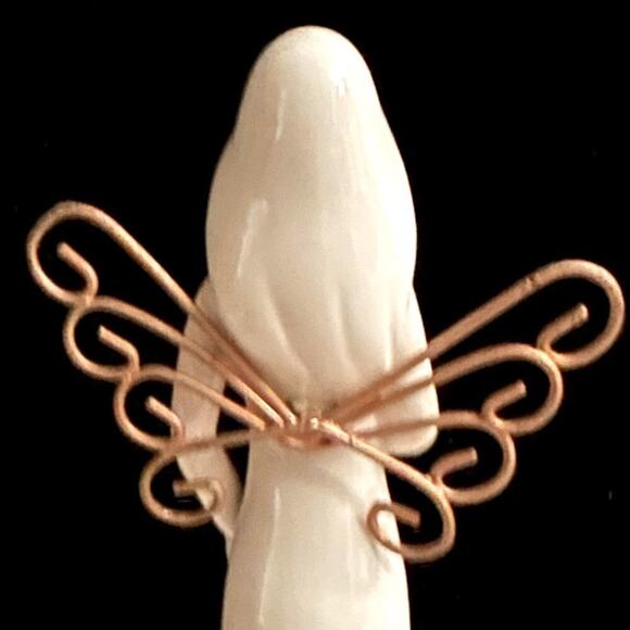 Vintage tall slim ceramic angel with gold detail wings and leaf details - Picture 3 of 9